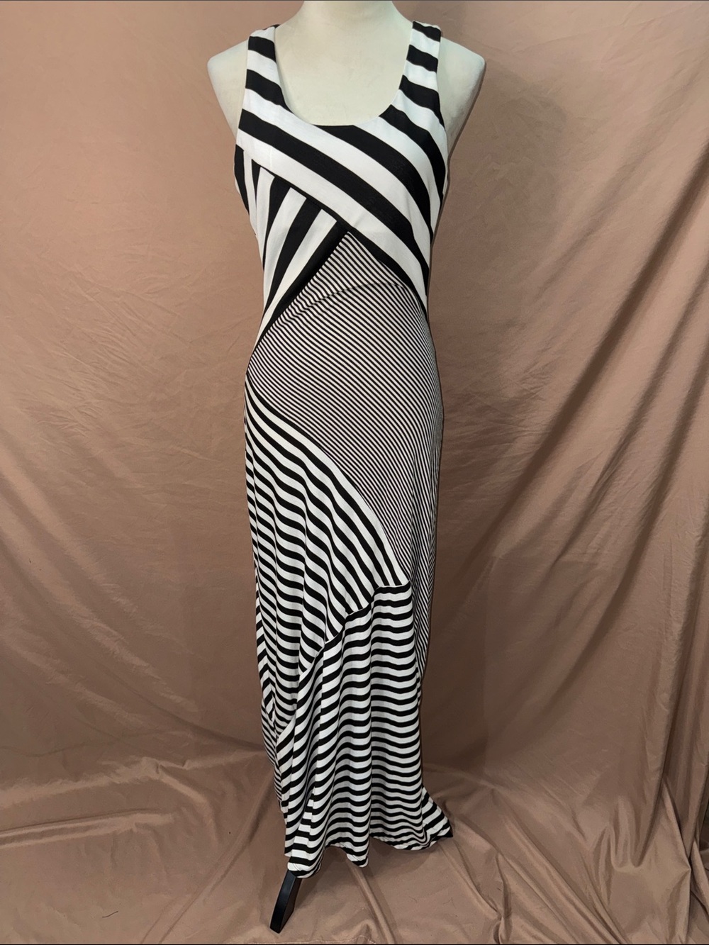 VENUS Black and White Striped Dress with Bold Graphic Stripes